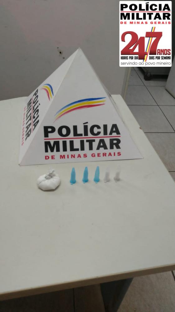 Indivíduo é preso com 4 pinos e porção de cocaína, em Prudente de Morais