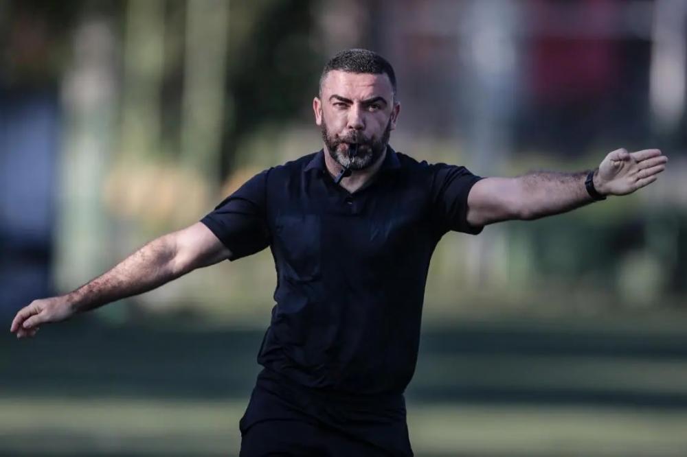 Árbitro mineiro é o primeiro da Fifa a se declarar homossexual