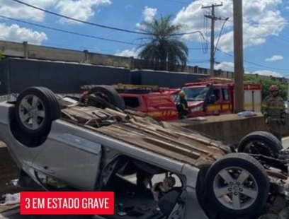 Carro capota e deixa 4 feridos na Fernão Dias 
