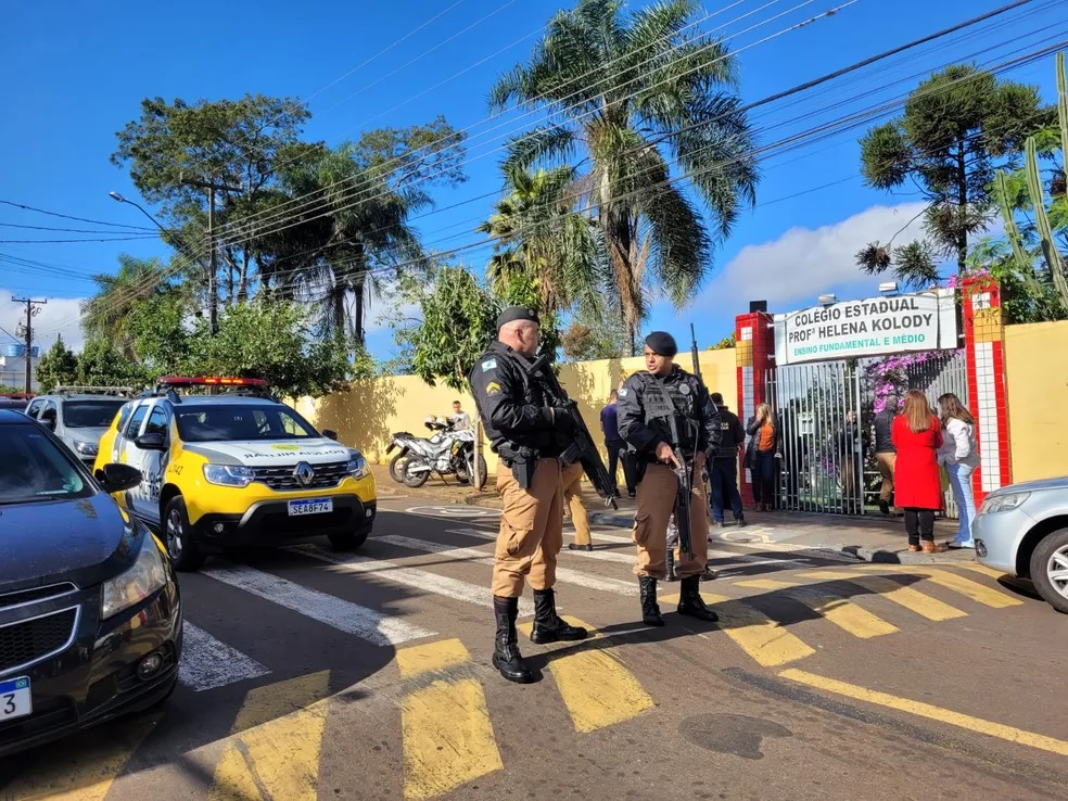 Ex-aluno dispara contra estudantes e mata adolescente em escola no PR