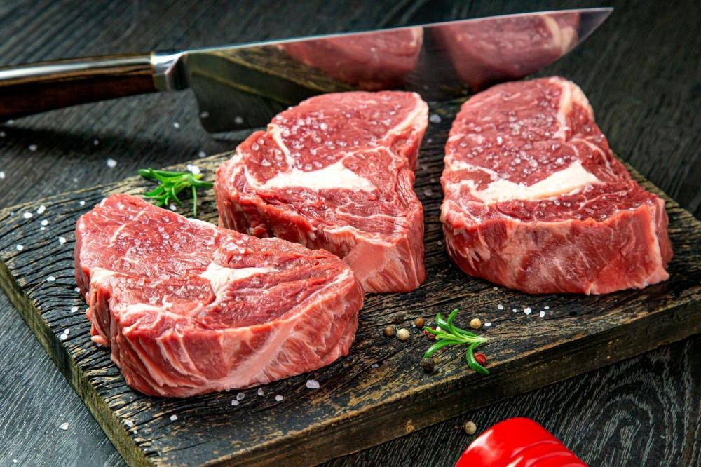 Brasileiro para de comprar, e carnes ficam quase 6% mais baratas em 2023