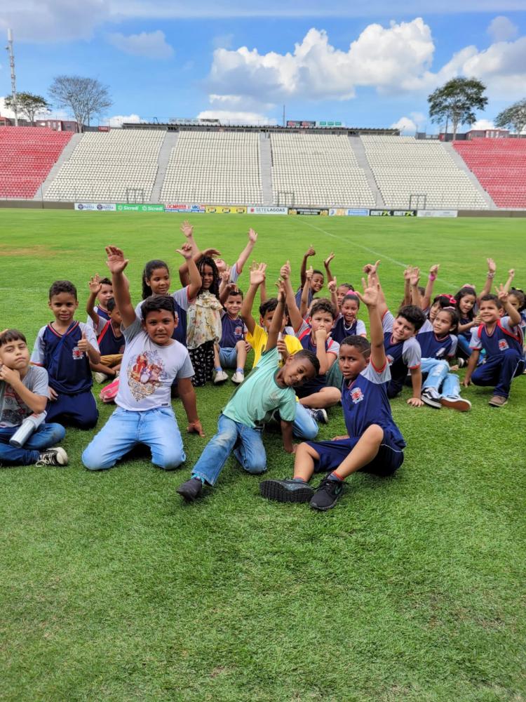 Arena do Jacaré recebe mais de 100 estudantes de escola pública de Jequitibá