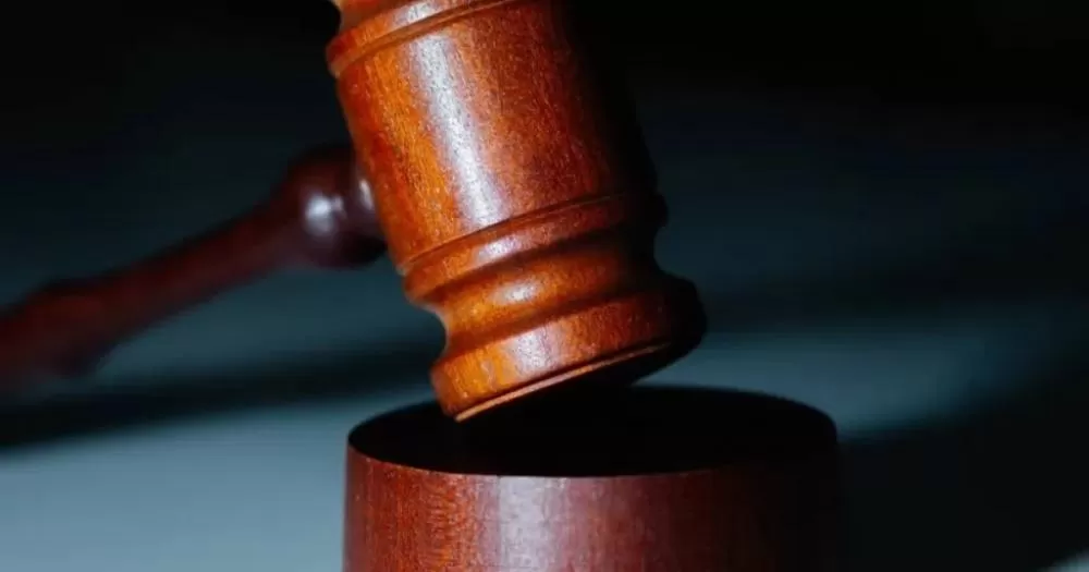 Sete Lagoas: Mantida condenação de empresa que contratou ex-companheiro de empregada com medida protetiva
