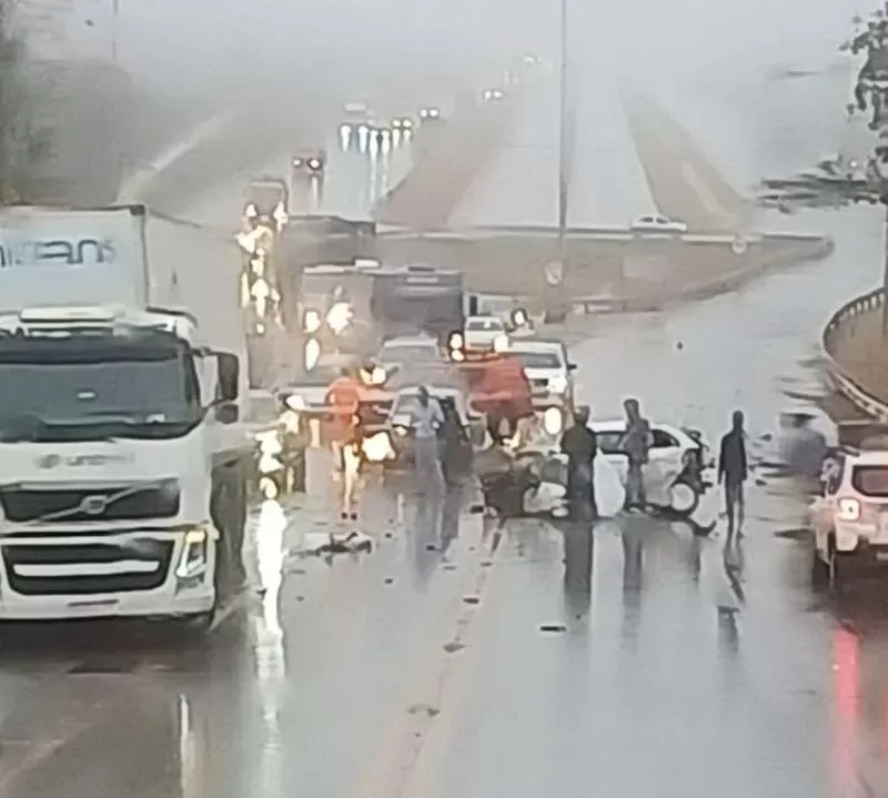 Pessoa morre em acidente durante chuva, na BR-040 em Itabirito