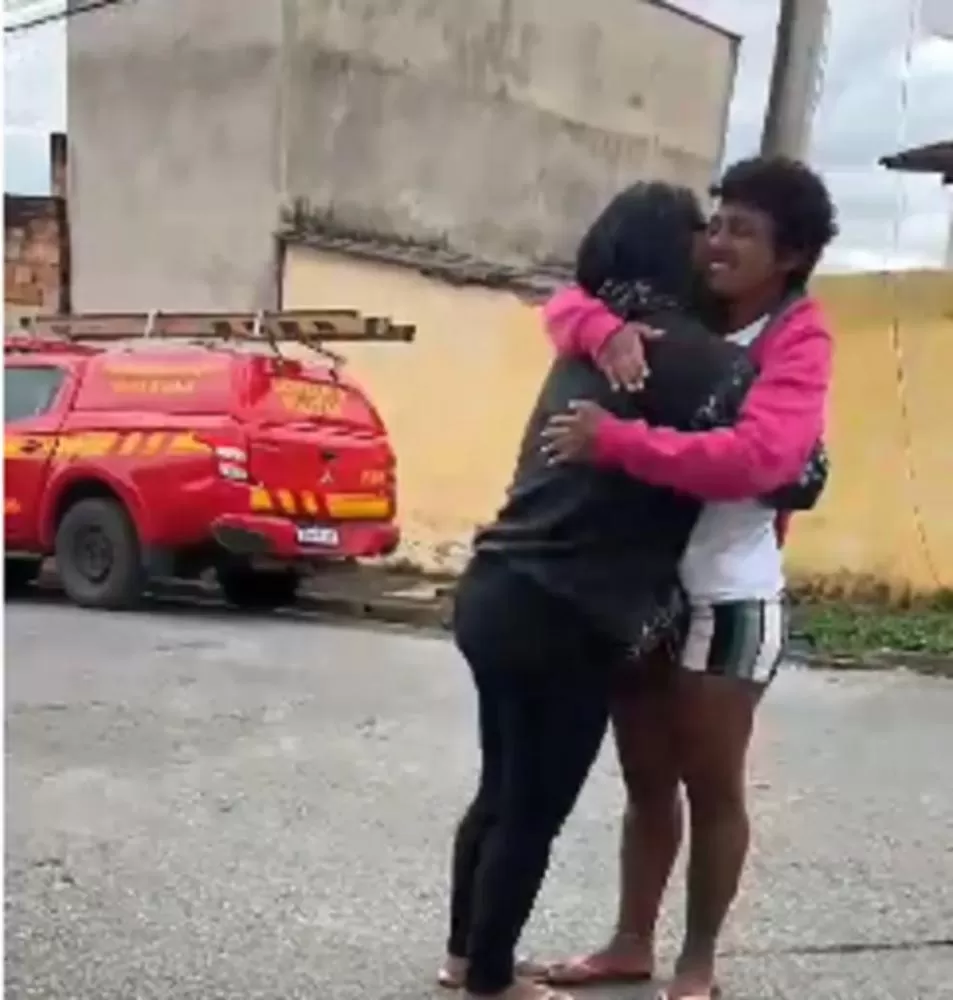 Vídeo registra momento emocionante em que Dandara reencontra familiares em Sete Lagoas 