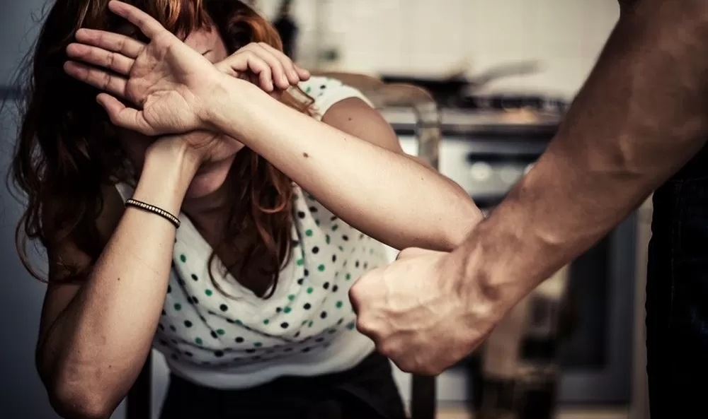 Mulher é agredida pelo ex-companheiro em Sete Lagoas e vizinhos impedem tragédia