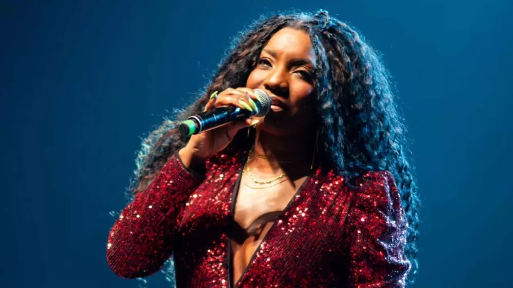 Cantora Adriana Araújo morre aos 49 anos e deixa legado no samba mineiro