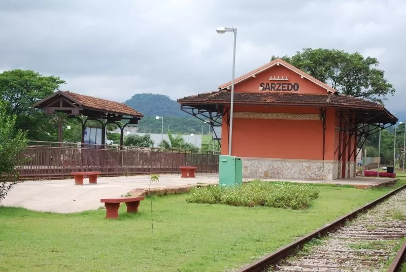 Operação cumpre mandados e apreende drogas, celulares e cartões em Sarzedo