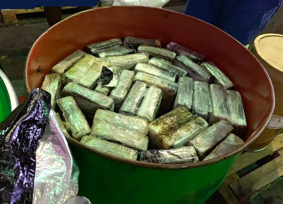 Operação em Paraopeba desenterra tambores com grande carregamento de drogas