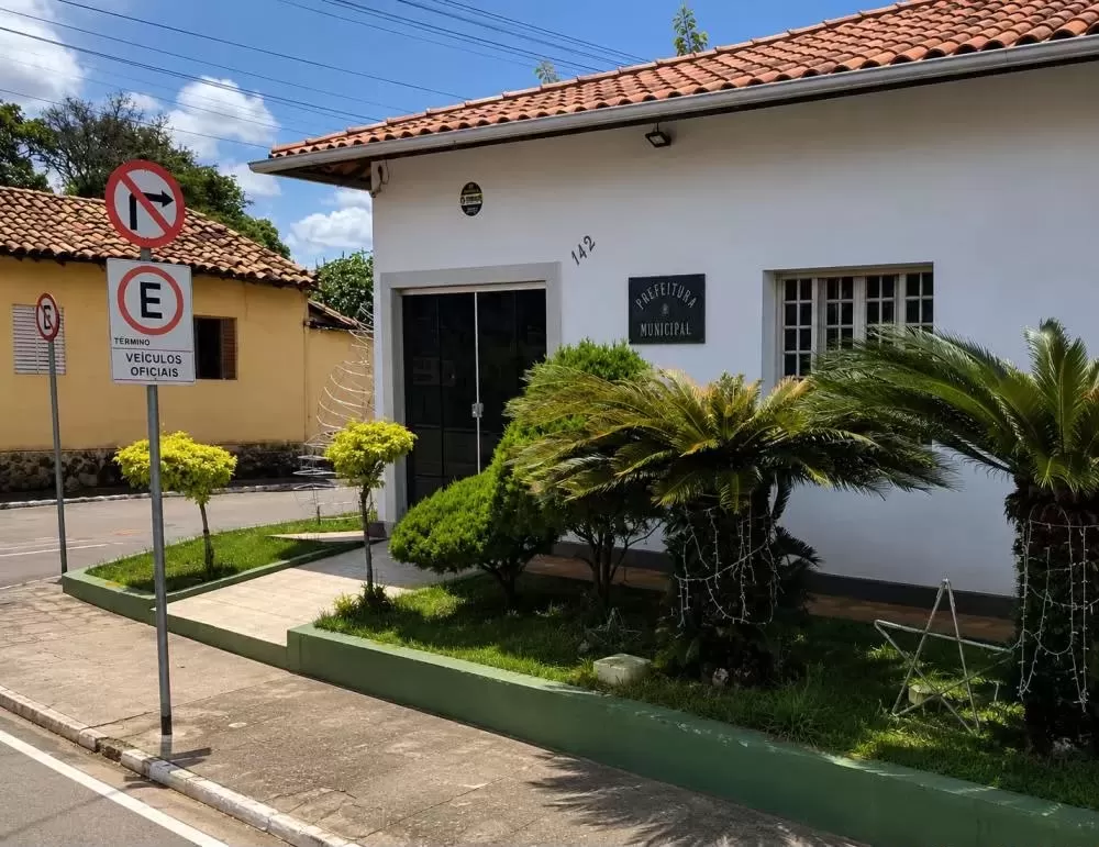 Sem informar o destino, Secretaria de Saúde de Araçaí comprou R$ 42 mil em tijolos e materiais de construção