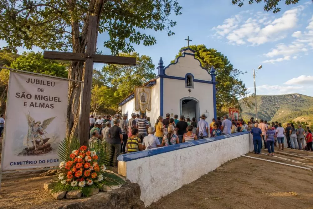 Jubileu de São Miguel e Almas reúne visitantes no Cemitério do Peixe