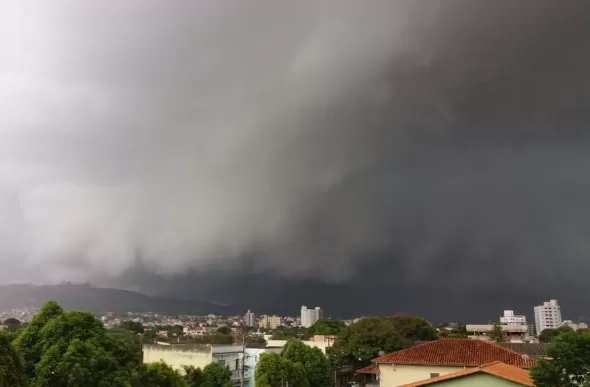 Inmet alerta para tempestades em Sete Lagoas e outras 557 cidades de Minas Gerais