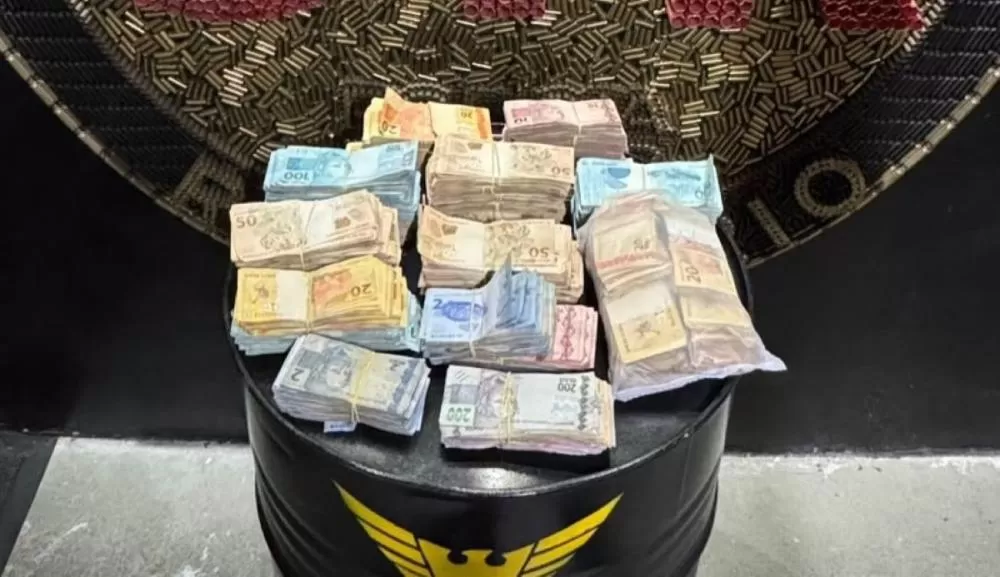 Motorista é preso com R$ 248 mil escondidos em fundo falso em BH