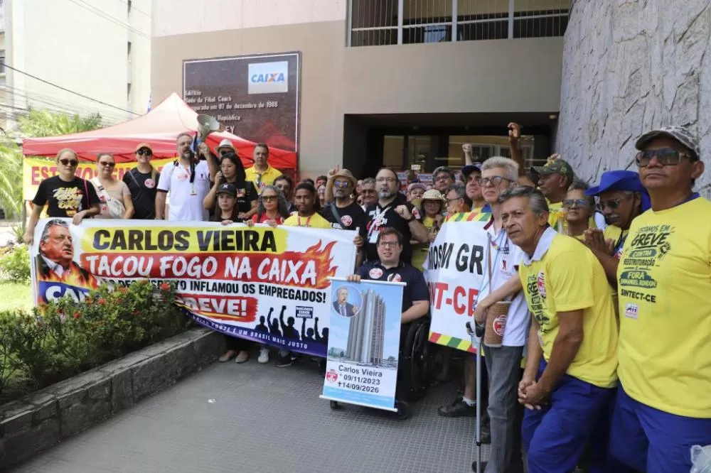 Bancários da Caixa votam na segunda-feira sobre encerramento da greve
