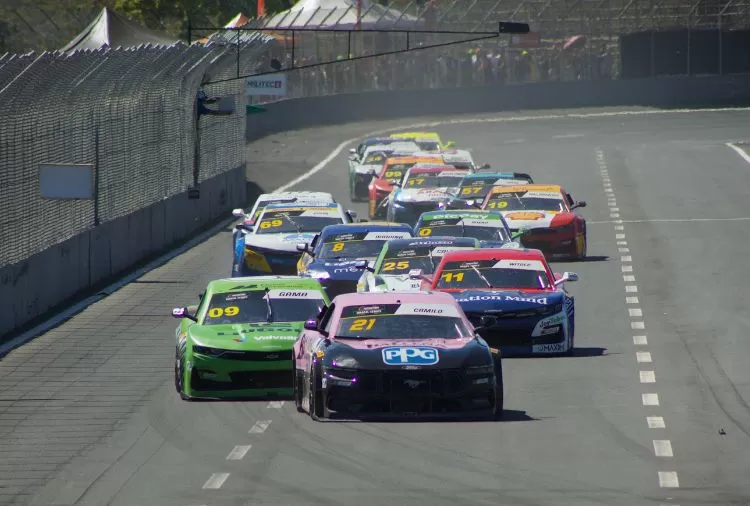 NASCAR Brasil: Tatiana Calderón vence no oval de Curvelo e entra para a história