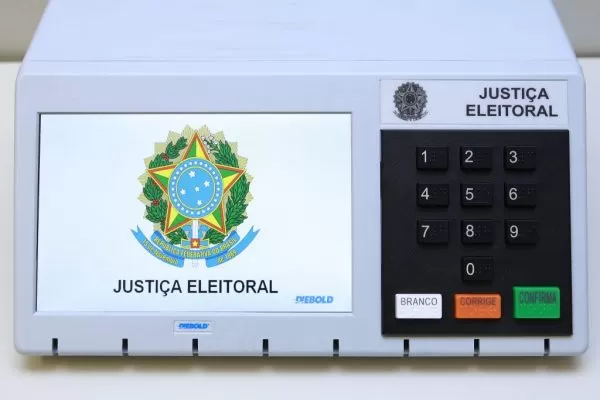 Urnas eletrônicas começam a ser preparadas para as Eleições 2026 em Belo Horizonte