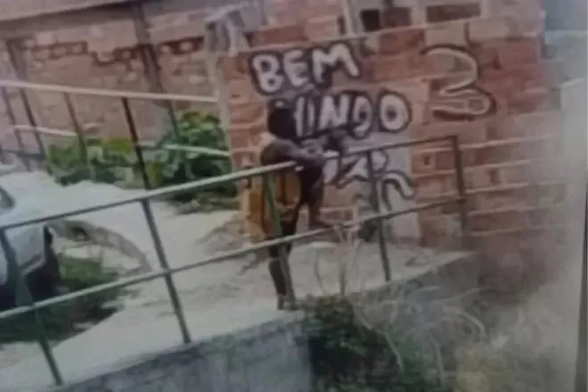 Homem morre em confronto com a Polícia Militar após ser visto com fuzil em Ribeirão das Neves