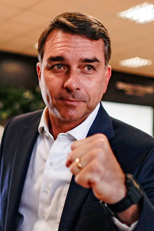 Petição pede reabertura das rachadinhas de Flávio Bolsonaro após reportagem do ICL