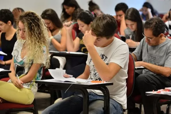Santa Luzia anuncia concurso público com 454 vagas e salários de até R$ 8,6 mil